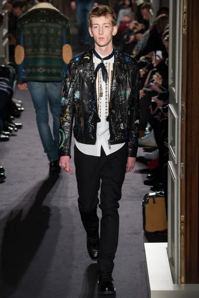 Look 63